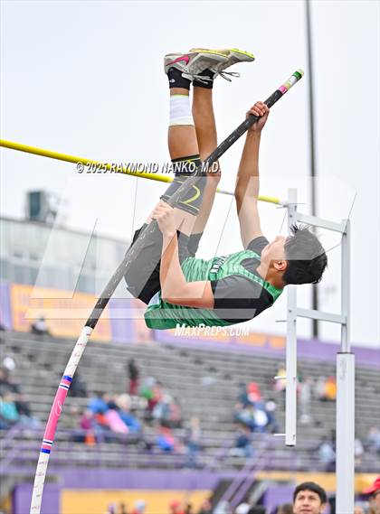 Thumbnail 1 in Marion Relays (Pole Vault)  photogallery.