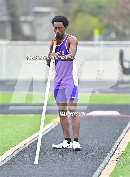 Thumbnail 2 in Marion Relays (Pole Vault)  photogallery.