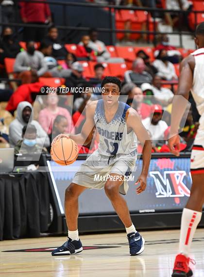 Thumbnail 1 in Magnolia vs. Huntington (King Cotton Classic) photogallery.