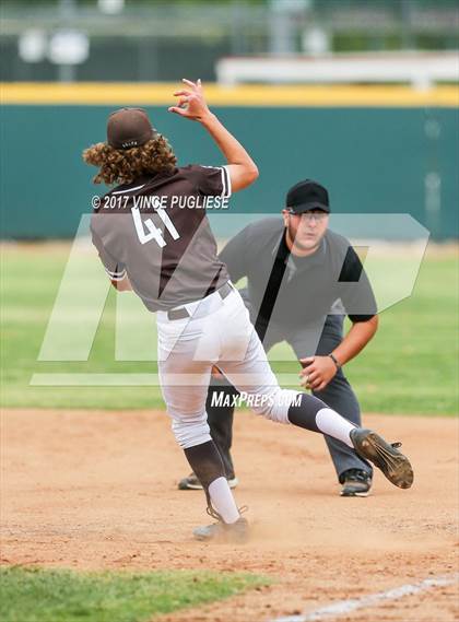 Thumbnail 1 in Loyola @ Crespi photogallery.