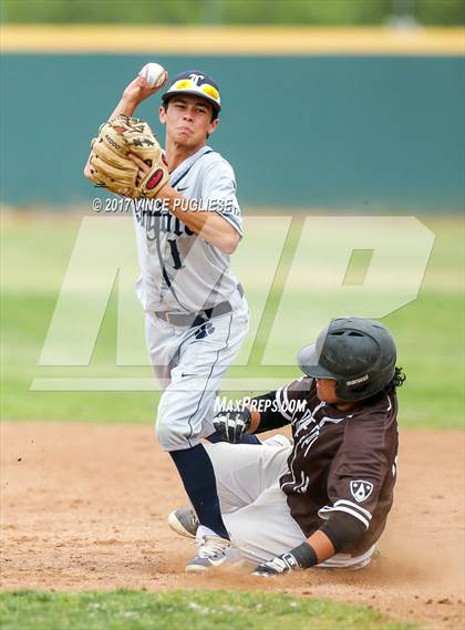 Thumbnail 3 in Loyola @ Crespi photogallery.