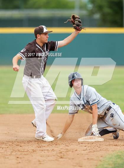 Thumbnail 2 in Loyola @ Crespi photogallery.