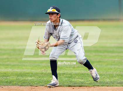 Thumbnail 2 in Loyola @ Crespi photogallery.