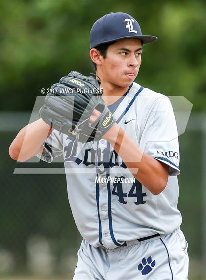 Thumbnail 1 in Loyola @ Crespi photogallery.