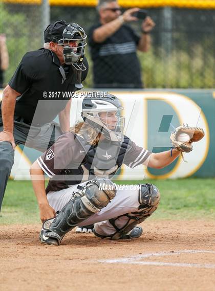 Thumbnail 3 in Loyola @ Crespi photogallery.