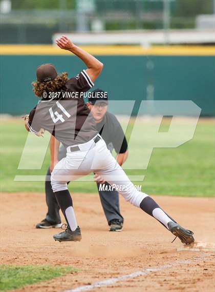 Thumbnail 2 in Loyola @ Crespi photogallery.