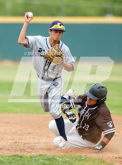 Thumbnail 1 in Loyola @ Crespi photogallery.