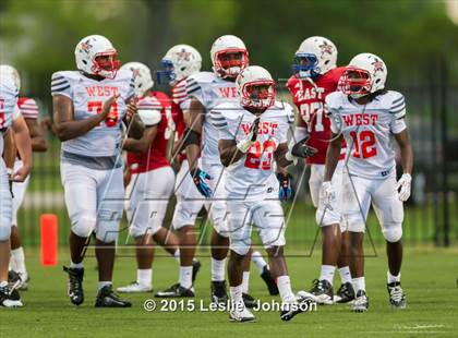 Thumbnail 3 in 2015 All-Star Bayou Bowl photogallery.