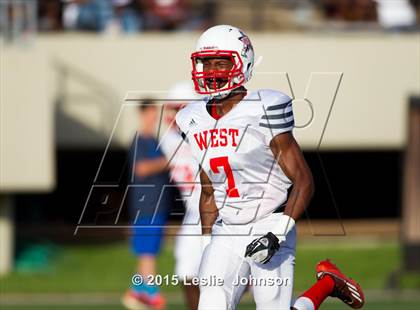 Thumbnail 3 in 2015 All-Star Bayou Bowl photogallery.