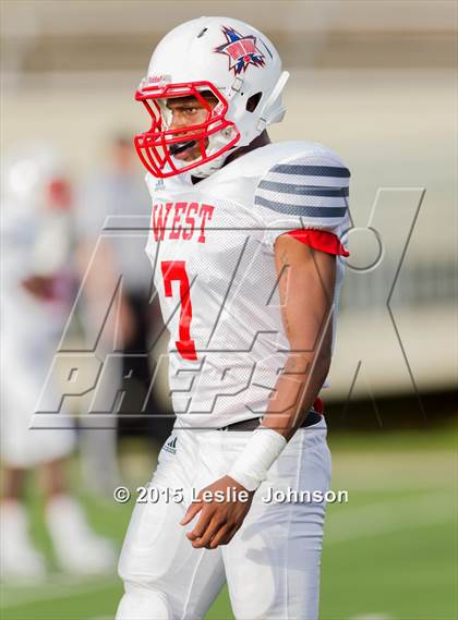 Thumbnail 3 in 2015 All-Star Bayou Bowl photogallery.