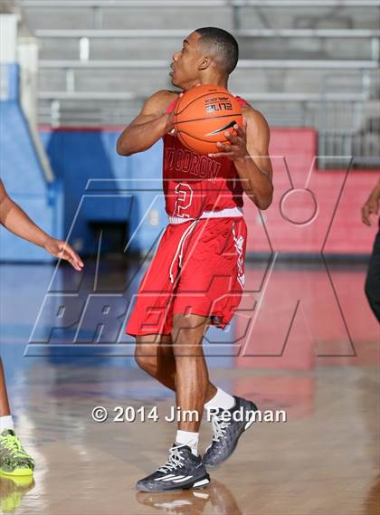 Thumbnail 1 in Dallas HSAA Blue vs. Wilson (Thanksgiving Hoopfest) photogallery.