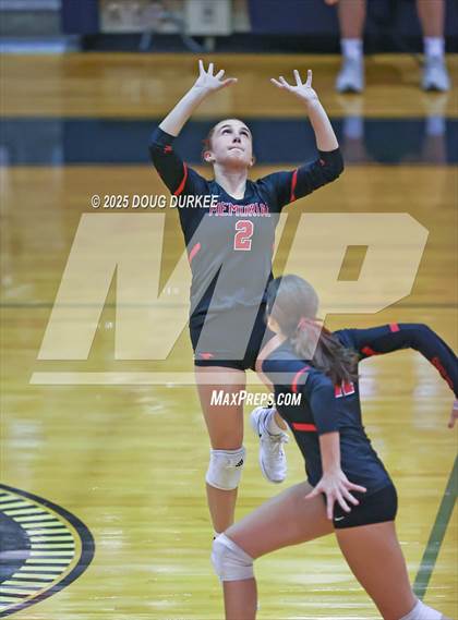 Thumbnail 3 in Memorial vs. Tompkins (UIL Volleyball 6A D2 Area) photogallery.