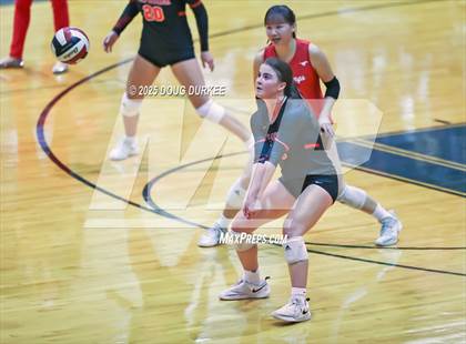 Thumbnail 3 in Memorial vs. Tompkins (UIL Volleyball 6A D2 Area) photogallery.