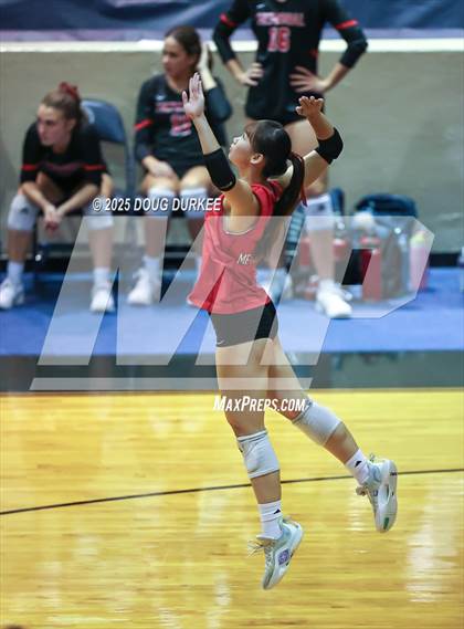 Thumbnail 3 in Memorial vs. Tompkins (UIL Volleyball 6A D2 Area) photogallery.