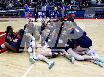 Thumbnail 3 in A&M Consolidated vs. Dallas Highland Park (UIL 5A D2 Volleyball Final) photogallery.