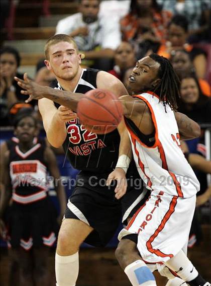 Thumbnail 1 in Monte Vista vs. McClymonds (CIF NorCal D1 Final) photogallery.