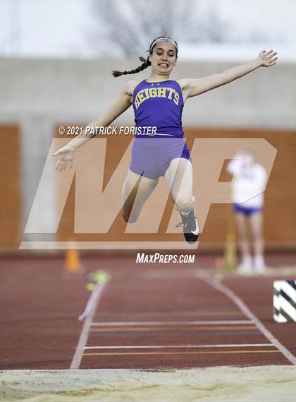 Thumbnail 2 in Alamo Heights Relays 8 photogallery.