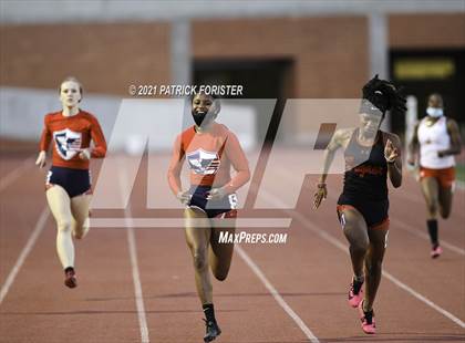 Thumbnail 2 in Alamo Heights Relays 8 photogallery.