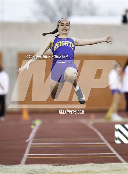 Thumbnail 1 in Alamo Heights Relays 8 photogallery.