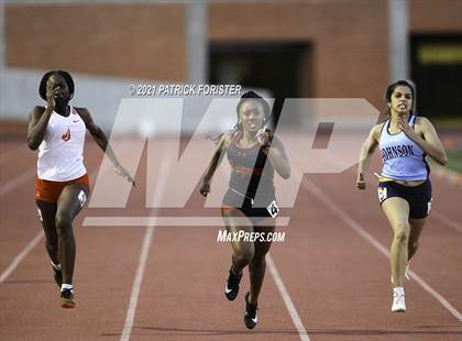 Thumbnail 3 in Alamo Heights Relays 8 photogallery.