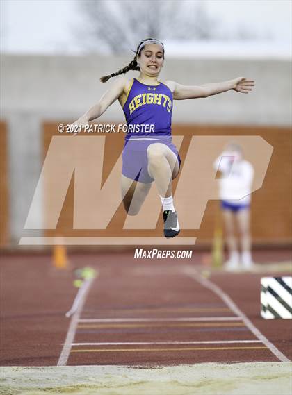 Thumbnail 1 in Alamo Heights Relays 8 photogallery.