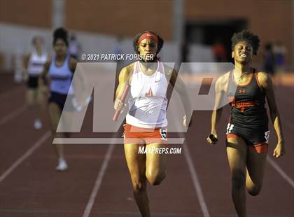 Thumbnail 2 in Alamo Heights Relays 8 photogallery.