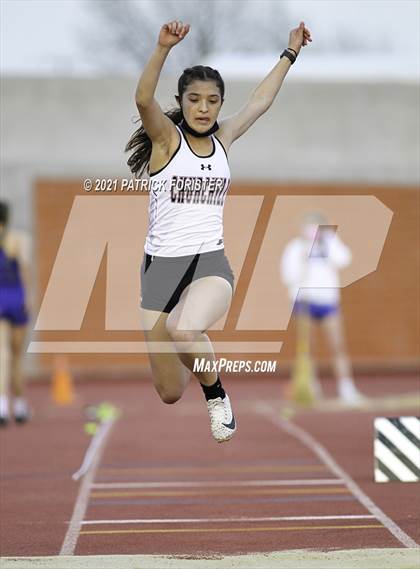 Thumbnail 2 in Alamo Heights Relays 8 photogallery.