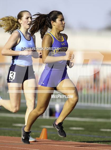 Thumbnail 2 in Alamo Heights Relays 8 photogallery.
