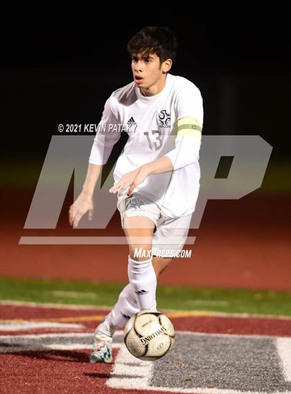Thumbnail 1 in Wethersfield vs. Guilford (CIAC Class L Semifinal) photogallery.