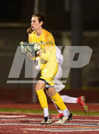 Thumbnail 1 in Wethersfield vs. Guilford (CIAC Class L Semifinal) photogallery.
