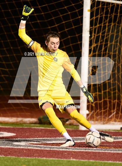 Thumbnail 3 in Wethersfield vs. Guilford (CIAC Class L Semifinal) photogallery.