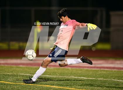 Thumbnail 3 in Wethersfield vs. Guilford (CIAC Class L Semifinal) photogallery.