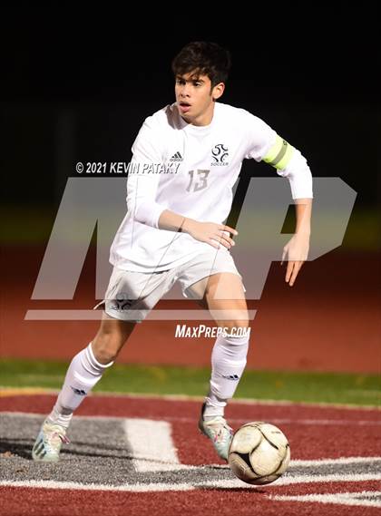 Thumbnail 1 in Wethersfield vs. Guilford (CIAC Class L Semifinal) photogallery.