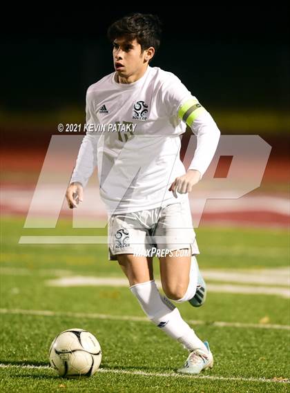 Thumbnail 3 in Wethersfield vs. Guilford (CIAC Class L Semifinal) photogallery.