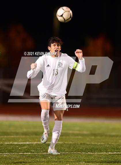 Thumbnail 3 in Wethersfield vs. Guilford (CIAC Class L Semifinal) photogallery.