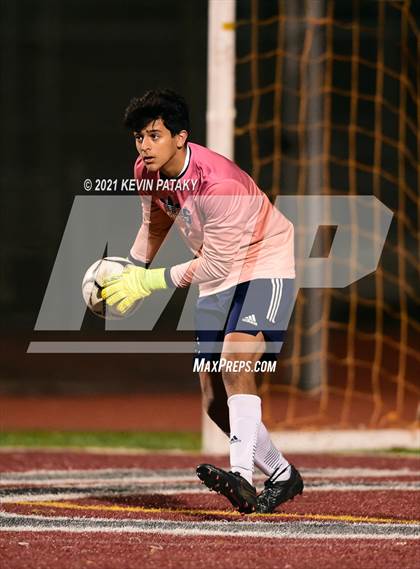 Thumbnail 1 in Wethersfield vs. Guilford (CIAC Class L Semifinal) photogallery.