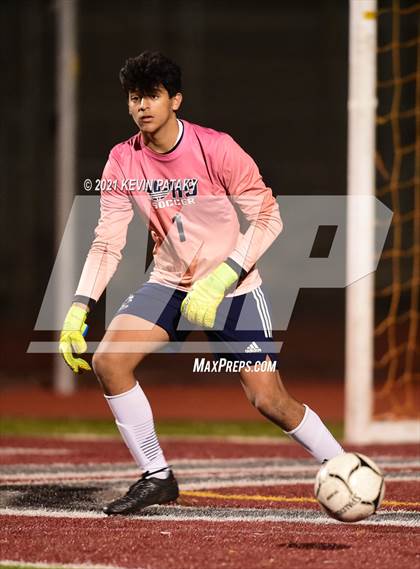 Thumbnail 3 in Wethersfield vs. Guilford (CIAC Class L Semifinal) photogallery.
