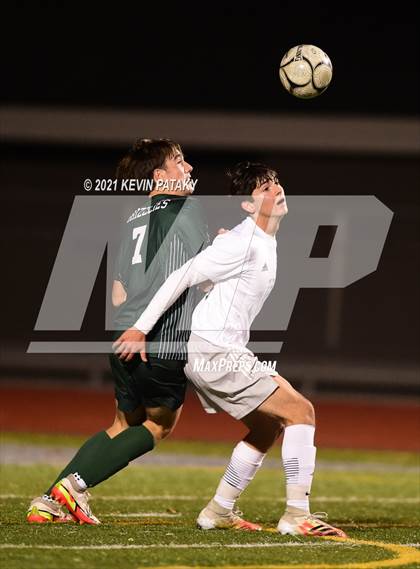 Thumbnail 3 in Wethersfield vs. Guilford (CIAC Class L Semifinal) photogallery.