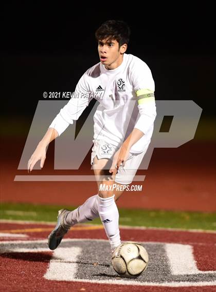 Thumbnail 2 in Wethersfield vs. Guilford (CIAC Class L Semifinal) photogallery.