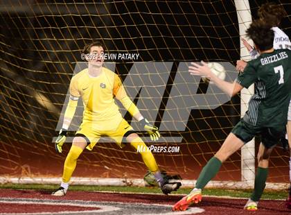 Thumbnail 3 in Wethersfield vs. Guilford (CIAC Class L Semifinal) photogallery.