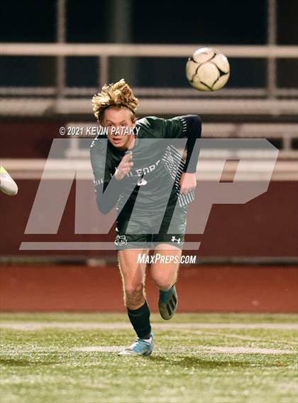Thumbnail 3 in Wethersfield vs. Guilford (CIAC Class L Semifinal) photogallery.