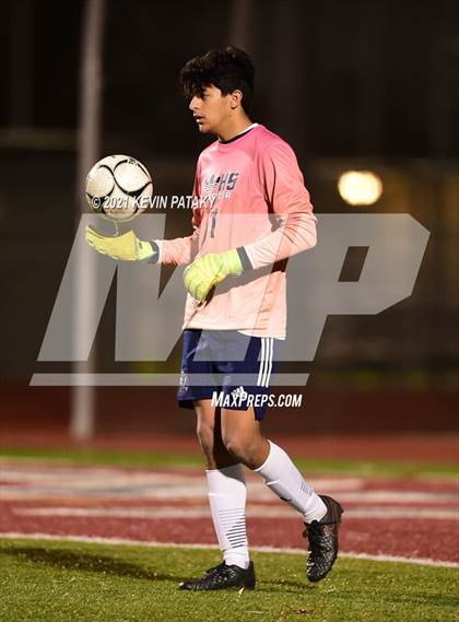 Thumbnail 3 in Wethersfield vs. Guilford (CIAC Class L Semifinal) photogallery.