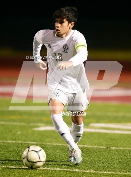 Thumbnail 2 in Wethersfield vs. Guilford (CIAC Class L Semifinal) photogallery.