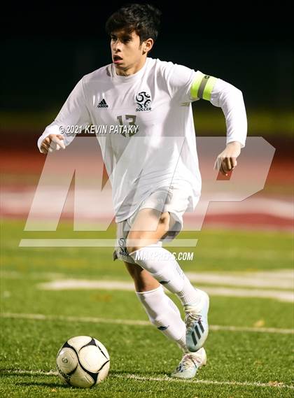 Thumbnail 1 in Wethersfield vs. Guilford (CIAC Class L Semifinal) photogallery.