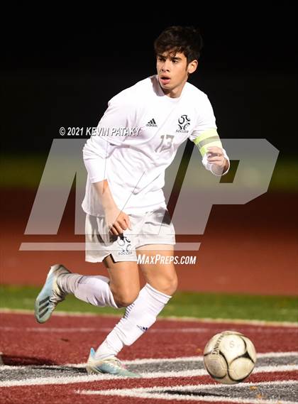 Thumbnail 3 in Wethersfield vs. Guilford (CIAC Class L Semifinal) photogallery.