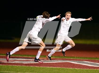 Thumbnail 3 in Wethersfield vs. Guilford (CIAC Class L Semifinal) photogallery.