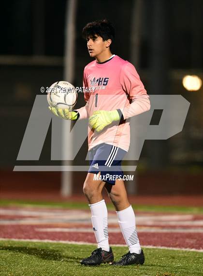Thumbnail 1 in Wethersfield vs. Guilford (CIAC Class L Semifinal) photogallery.