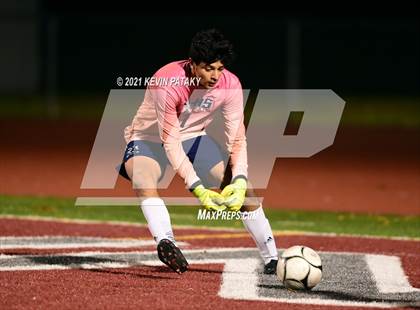 Thumbnail 3 in Wethersfield vs. Guilford (CIAC Class L Semifinal) photogallery.