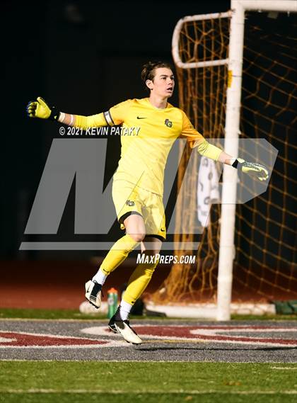 Thumbnail 3 in Wethersfield vs. Guilford (CIAC Class L Semifinal) photogallery.