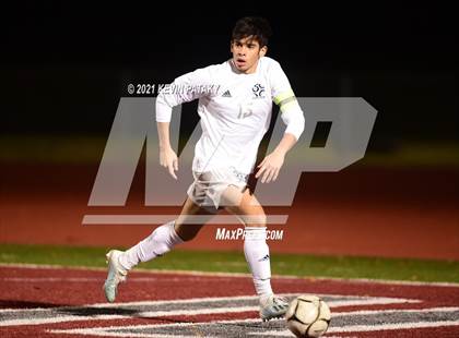 Thumbnail 1 in Wethersfield vs. Guilford (CIAC Class L Semifinal) photogallery.